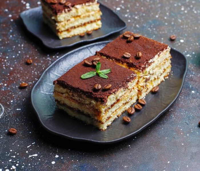 sabroso-pastel-tiramisu-casero_114579-85350